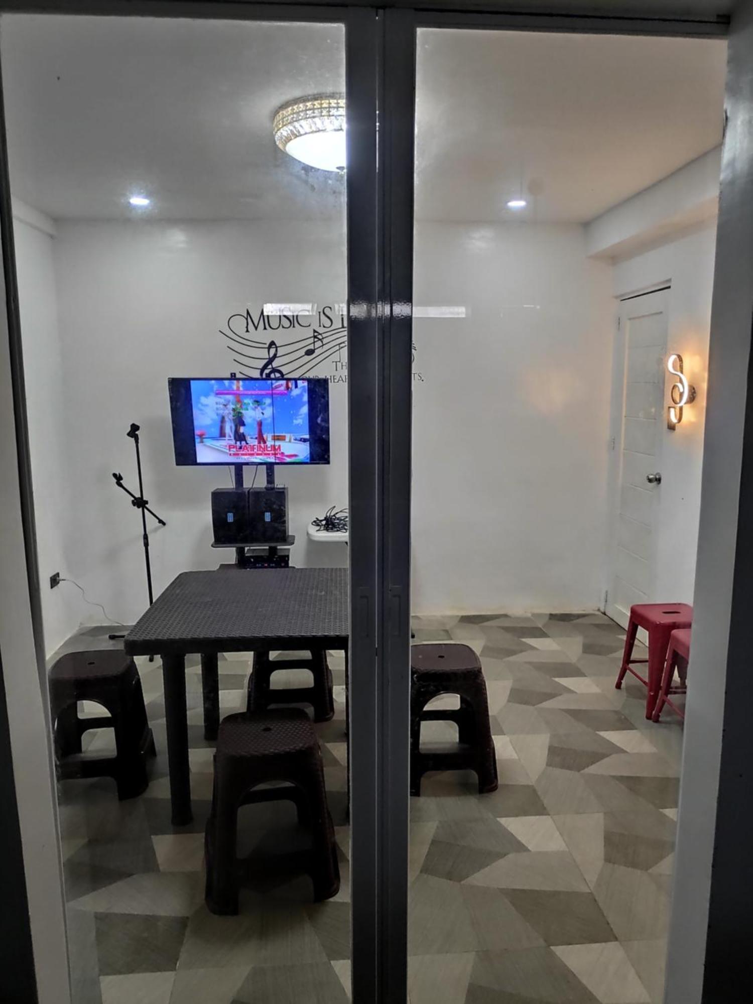 Tagaytay Staycation By Naya And Darla W Free Swimming Pool, Wifi & Netflix Tagaytay City Exteriör bild