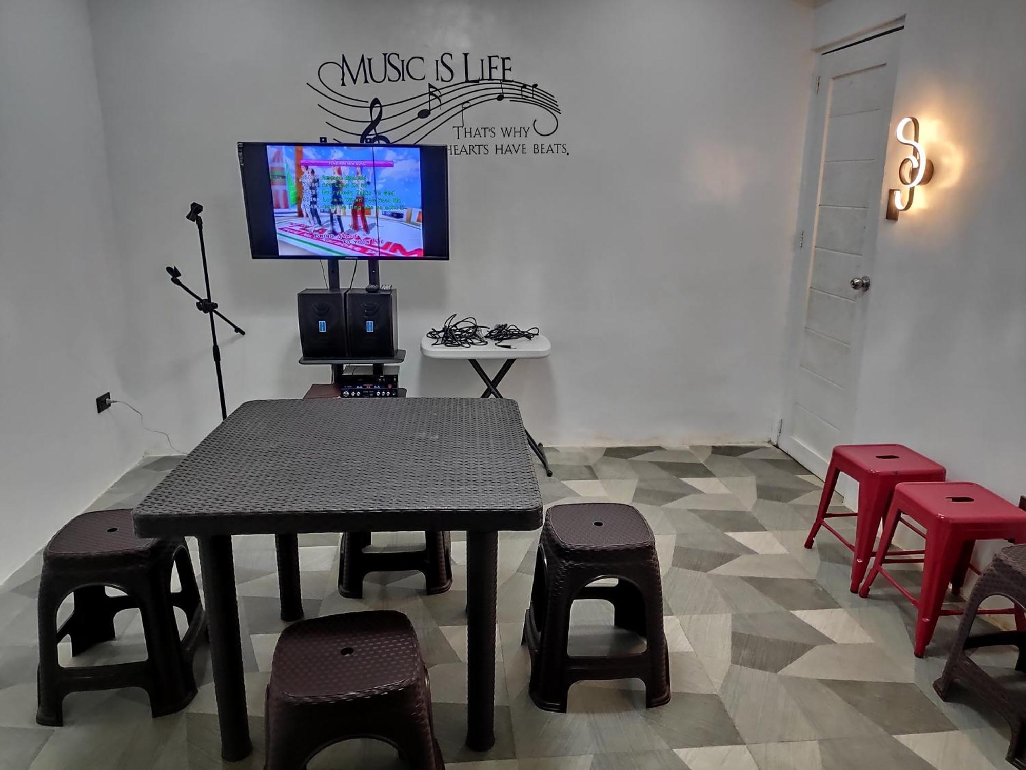 Tagaytay Staycation By Naya And Darla W Free Swimming Pool, Wifi & Netflix Tagaytay City Exteriör bild