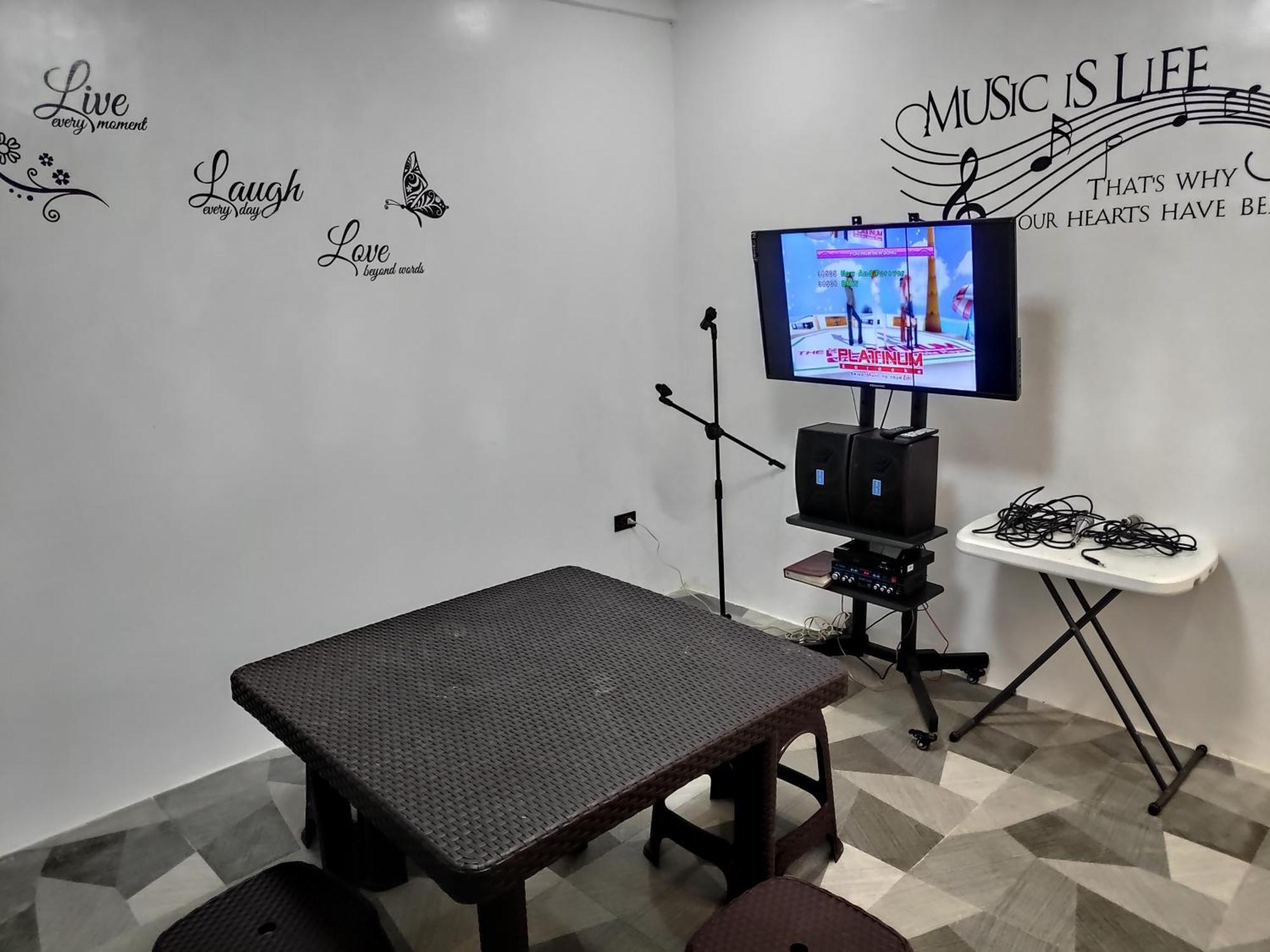 Tagaytay Staycation By Naya And Darla W Free Swimming Pool, Wifi & Netflix Tagaytay City Exteriör bild