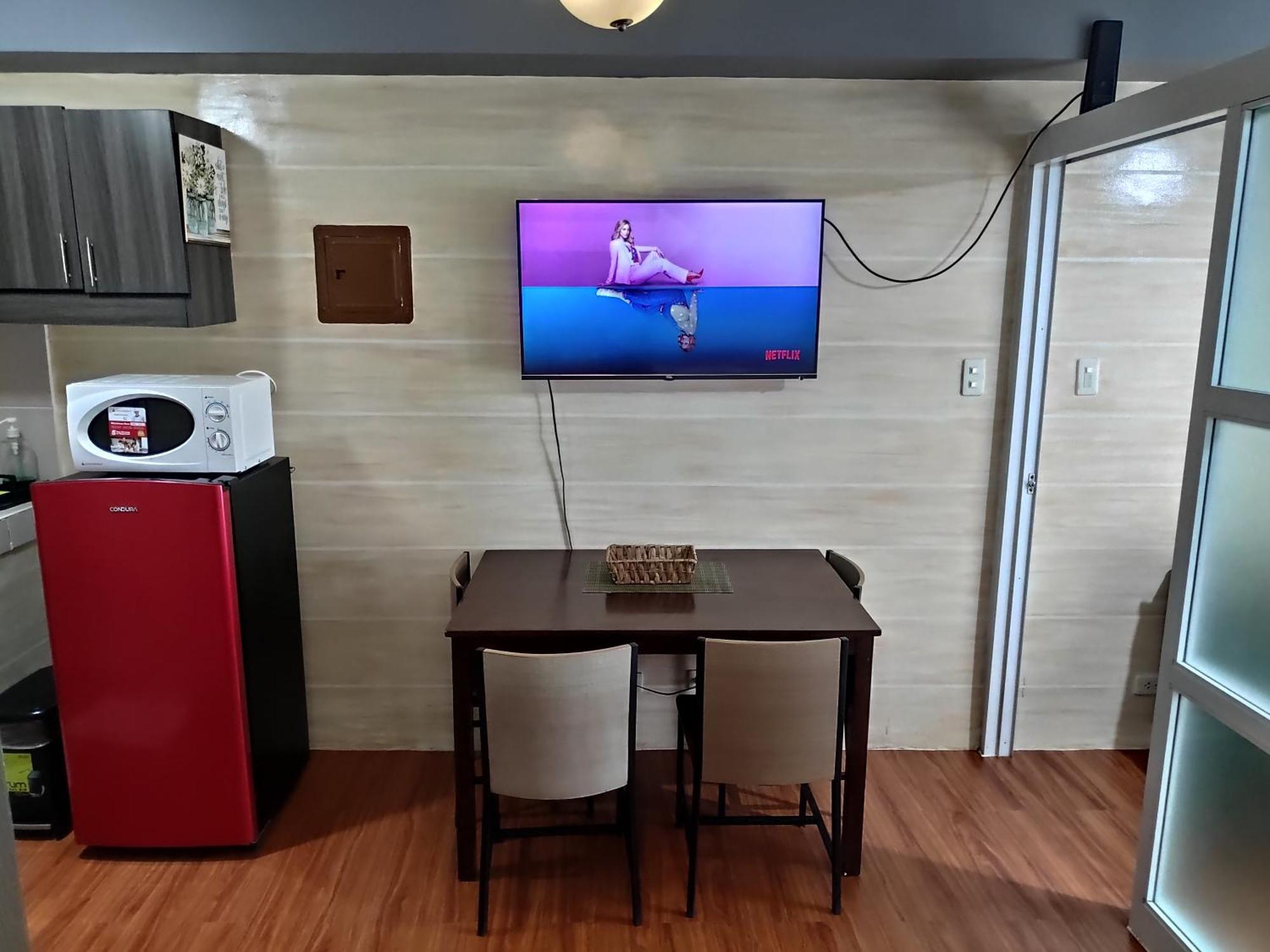 Tagaytay Staycation By Naya And Darla W Free Swimming Pool, Wifi & Netflix Tagaytay City Exteriör bild