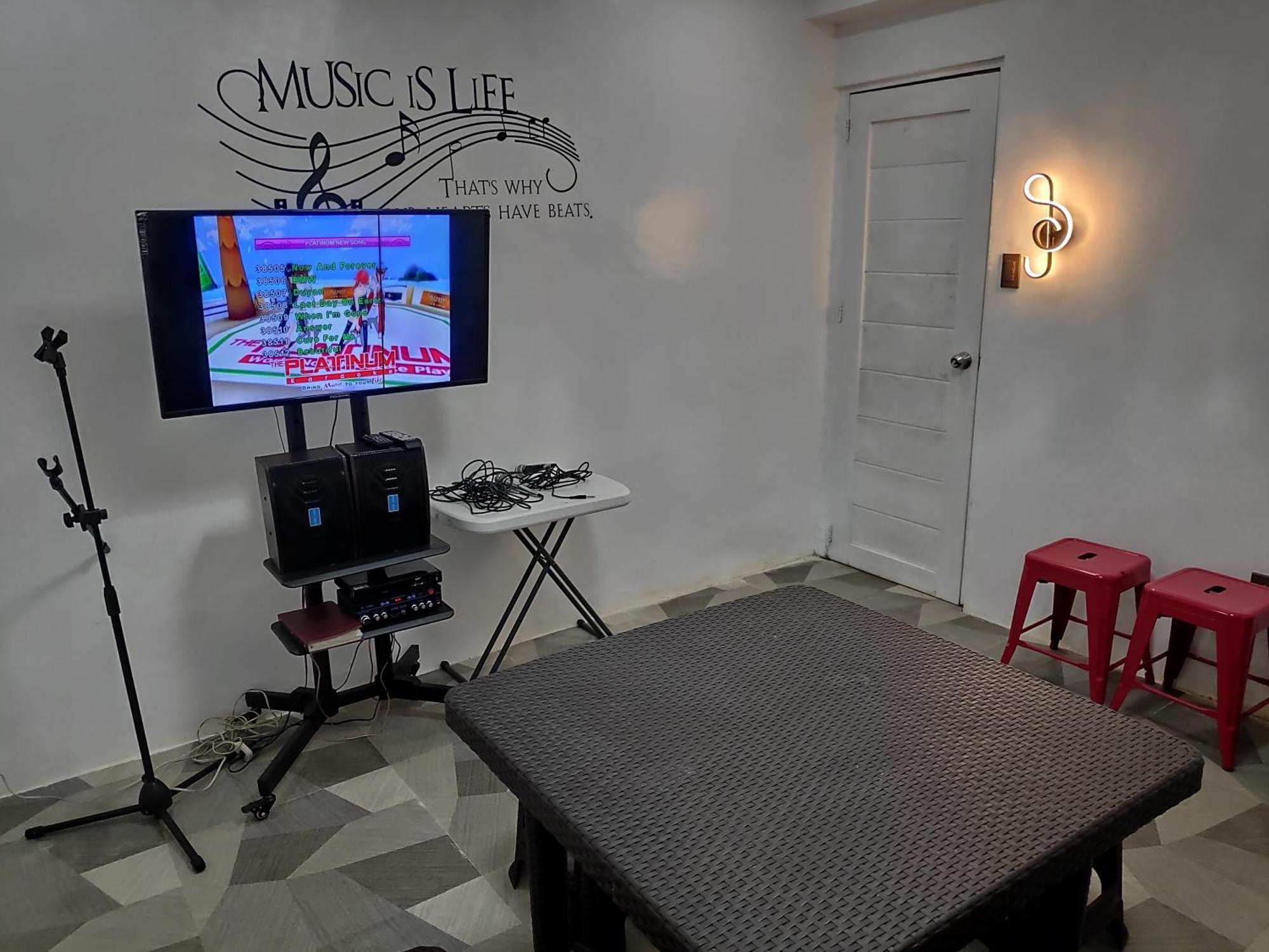 Tagaytay Staycation By Naya And Darla W Free Swimming Pool, Wifi & Netflix Tagaytay City Exteriör bild