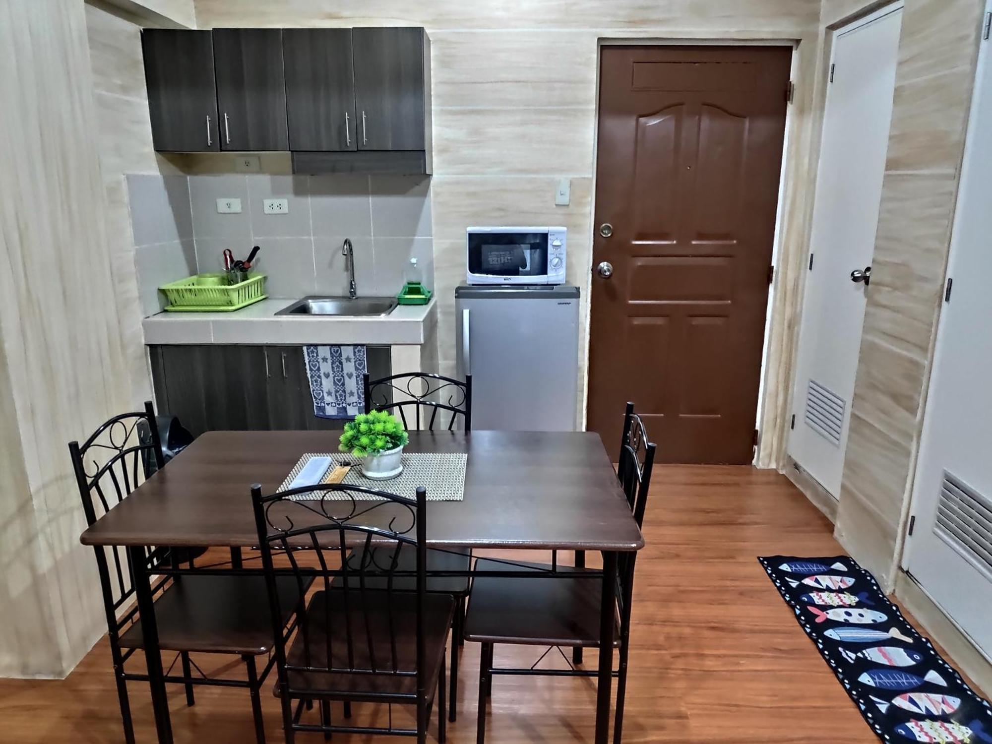 Tagaytay Staycation By Naya And Darla W Free Swimming Pool, Wifi & Netflix Tagaytay City Exteriör bild